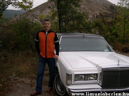 Szarvas László